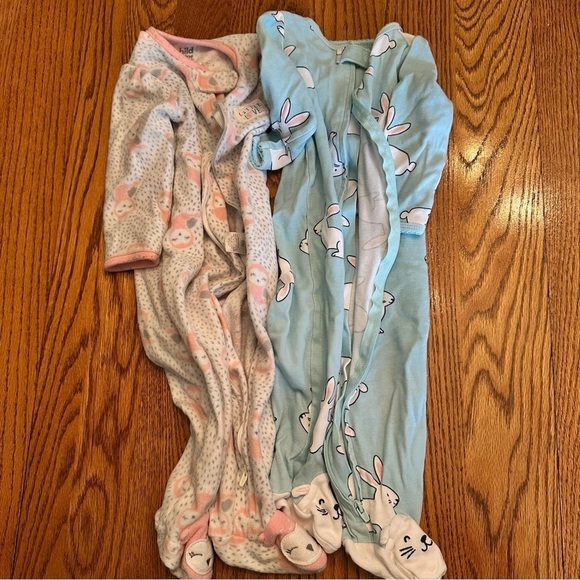 5/$20 Lot of 2 Carter’s 6-9 month sleepers - Picture 1 of 3